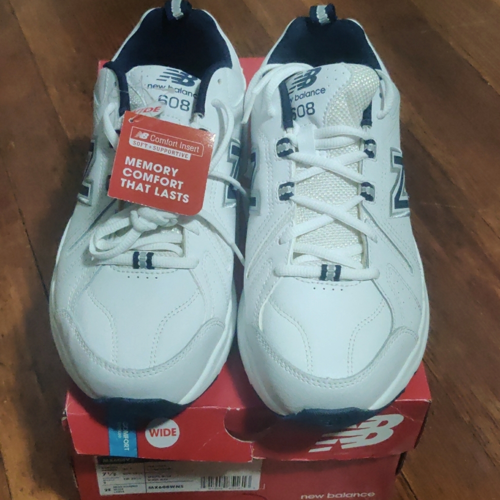 Men's New Balance 608- Size 7.5W